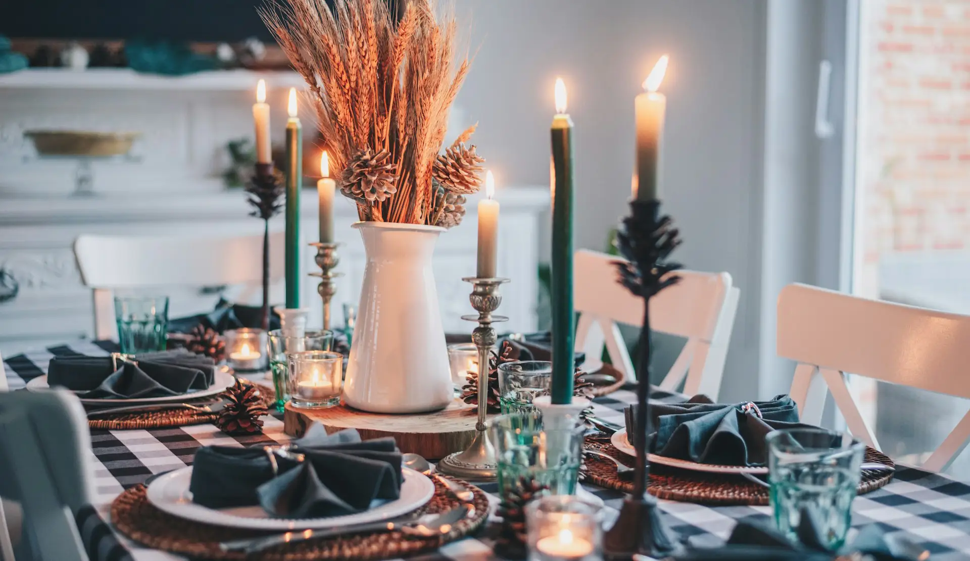 PaintMor Painters 4 ways to get your home ready holiday guests in 2025, picture of tablescape for dinner.