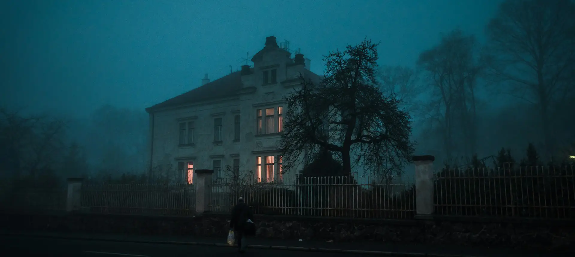 PaintMor Painters top 6 Halloween decorating tips for 2025, picture of a haunted house